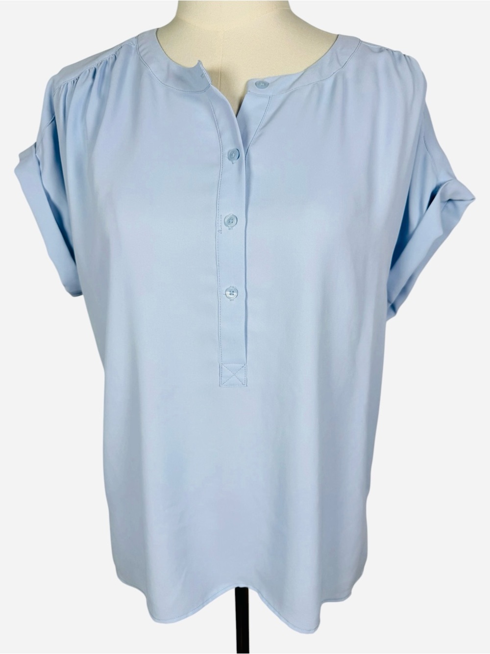 Ann Taylor Henley Popover Blouse Size M Sky Light Blue Workwear Short Sleeve